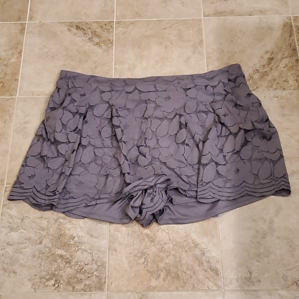 Torrid grey floral lace double layered shorts